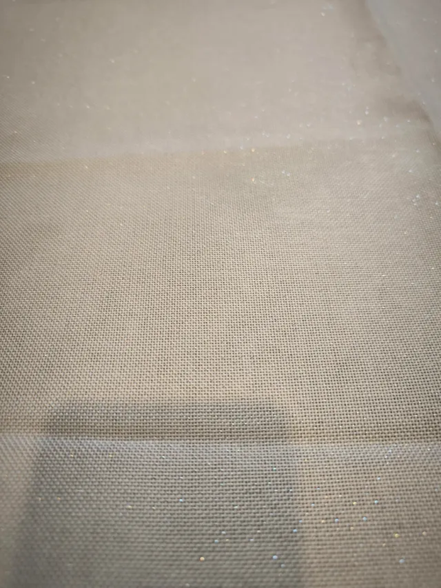 Cortinas blancas brillantes con ojales