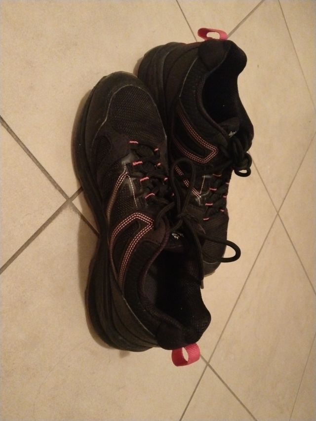 Scarpe da ginnastica nere e rosa