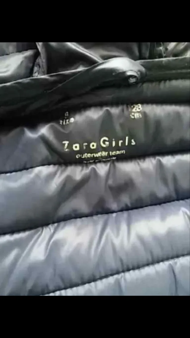 Abrigo Zara floral niña T8 (128cm)