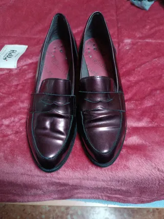 Zapatos de vestir marca pitillos color burdeos