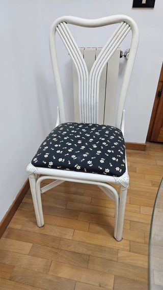 Tavolo cristallo e midollino con 4 sedie