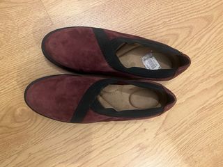 Zapatos Clarks rojos como nuevos