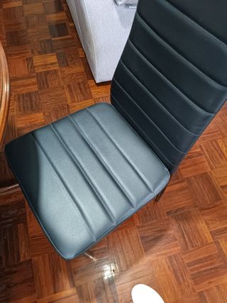 Mesa Comedor Redonda Madera y 4 Sillas Negras