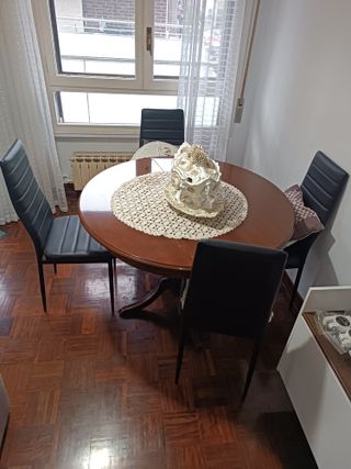 Mesa Comedor Redonda Madera y 4 Sillas Negras