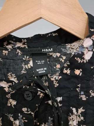 Blusa H&M floral negra talla 42