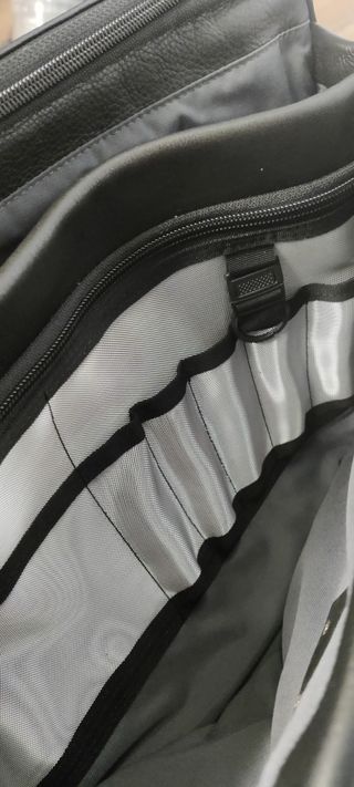 Maletín Mandarina Duck cuero negro