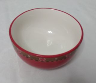 Bol rojo de cerámica con corazones