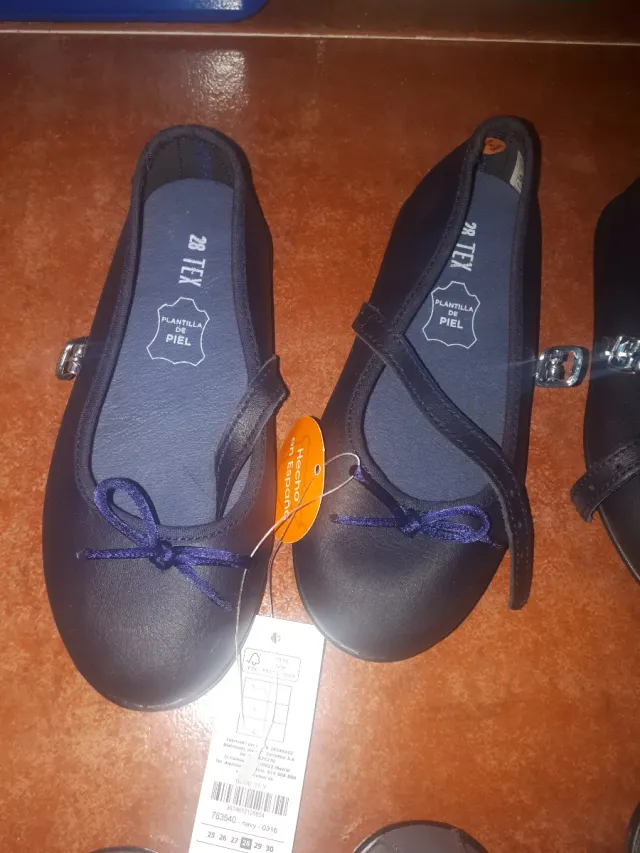 Merceditas niña varias tallas (25, 27 y 28)