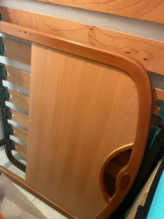 Mesa de estudio y cómoda infantil
Cama de 105