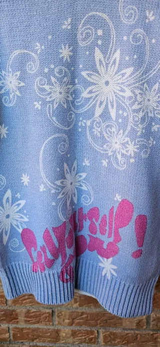 Jersey Bershka azul y rosa