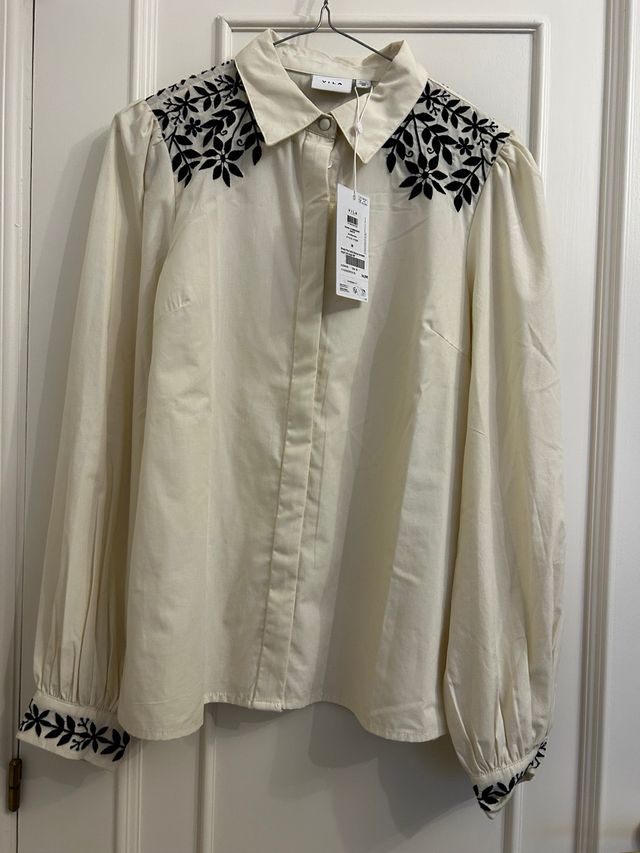 Camisa Vila bordada beige talla M