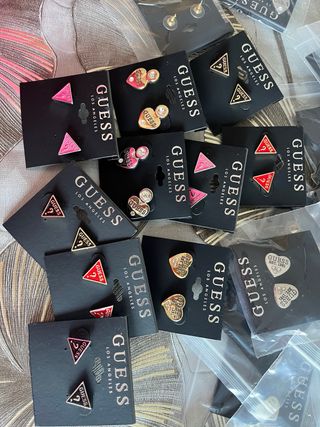 Pendientes Guess Corazón y Triángulo