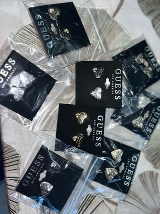 Pendientes Guess Corazón y Triángulo