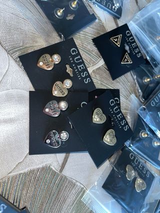 Pendientes Guess Corazón y Triángulo