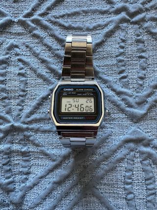 Reloj Casio Digital Plata y Negro - a158w