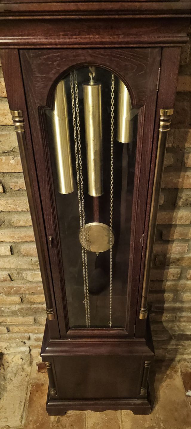 Reloj de pie clásico