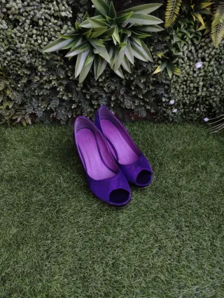 Zapatos de fiesta morados peep toe