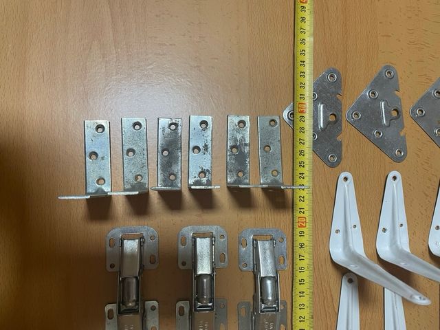 Lote herrajes, bisagras metálicos 48 piezas