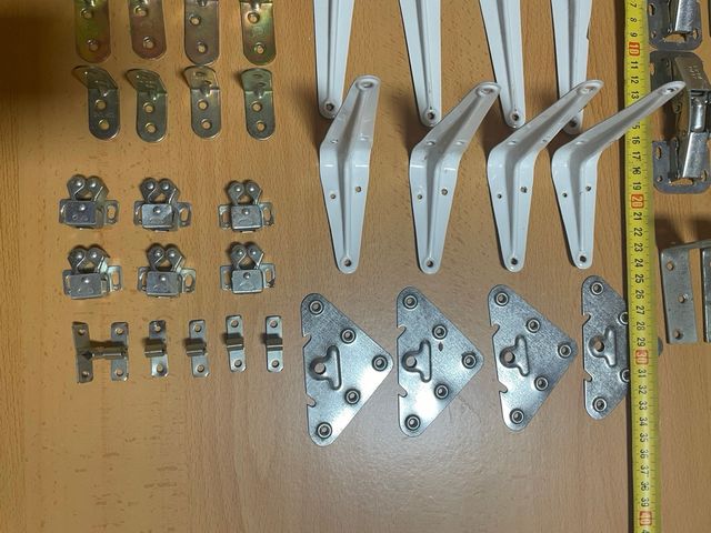 Lote herrajes, bisagras metálicos 48 piezas