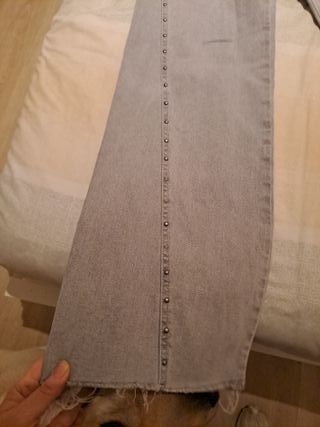 Pantalones vaqueros grises con tachuelas brownie