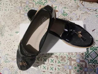 Zapatos TOP G mujer negros con detalle dorado