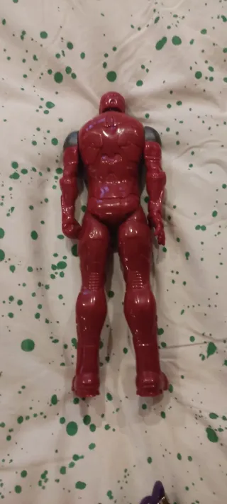Muñeco Iron Man Marvel Titan 30 cm