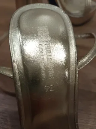 Sandalias doradas Pull&Bear