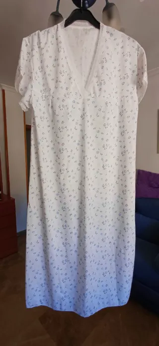 Camisón blanco con estampado floral