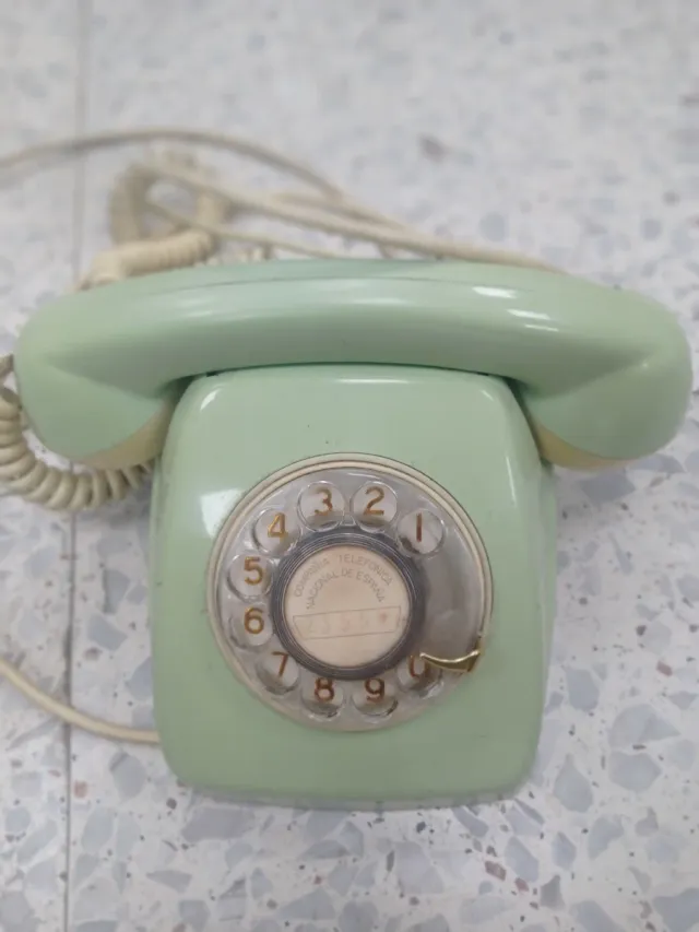Teléfono antiguo Telys verde