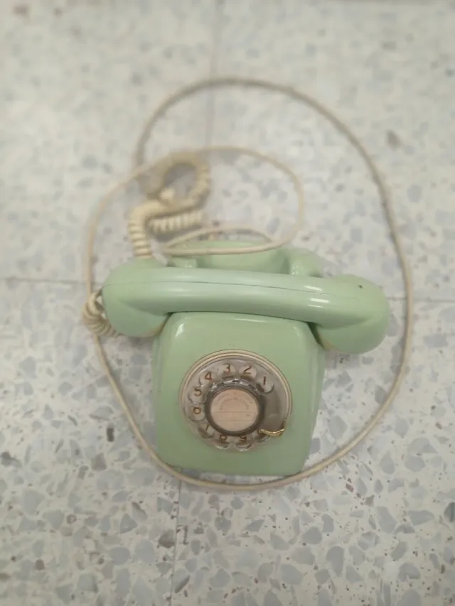 Teléfono antiguo Telys verde