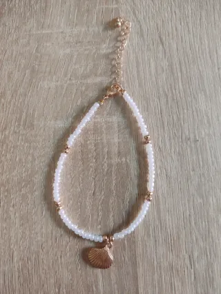 Tobillera concha dorada y perlas blancas