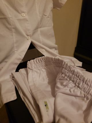 Conjunto ropa auxiliar enfermería blanco