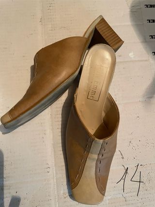 Zapatos de cuero destalonados