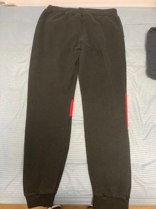 Pantalón Nike Negro y Rojo
