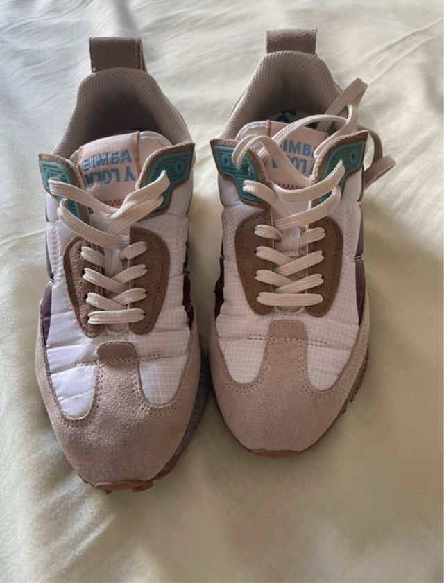 Zapatillas Bimba y Lola Beige y Blancas