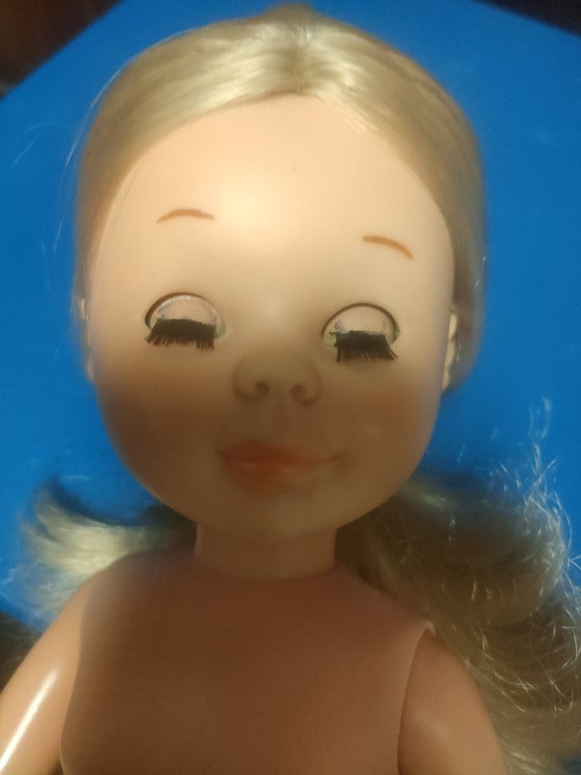 Muñeca Nancy años 70 brazo duro tobillo gordo