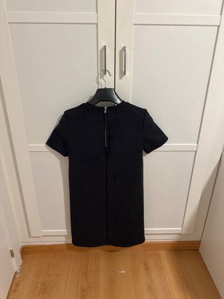 Vestido negro antelina manga corta