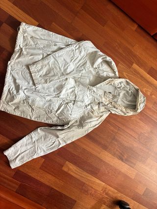 Chaqueta impermeable ligera con capucha