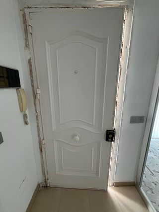 Puerta blindada blanca 2,03x82