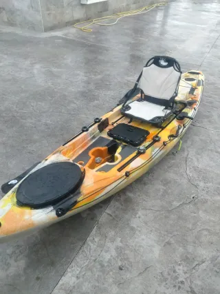 Kayak de pesca a pedales