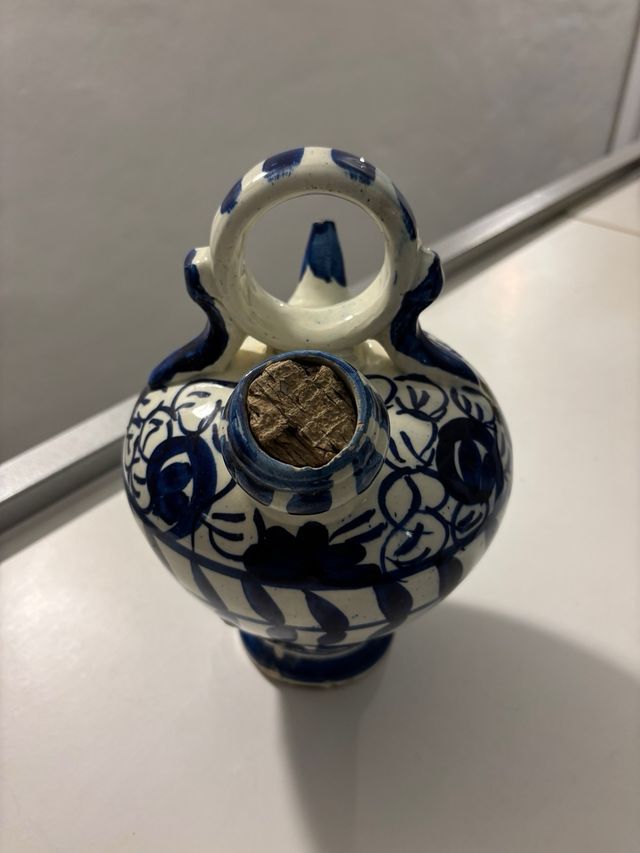 Cerámica de Manises Casa con asa,
botijos