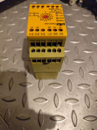 Pilz Pnoz XV2 Relé de seguridad