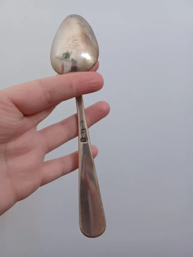 Cuchara de plata antigua