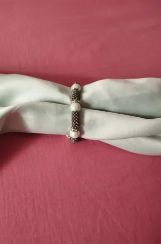 Pulsera elástica perlas y cuentas plateadas
