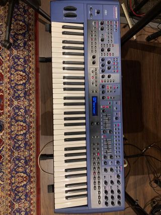 Novation Supernova II - Sintetizador Polifónico