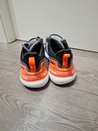 Zapatillas Adidas Grises y Naranjas