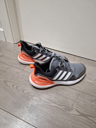Zapatillas Adidas Grises y Naranjas