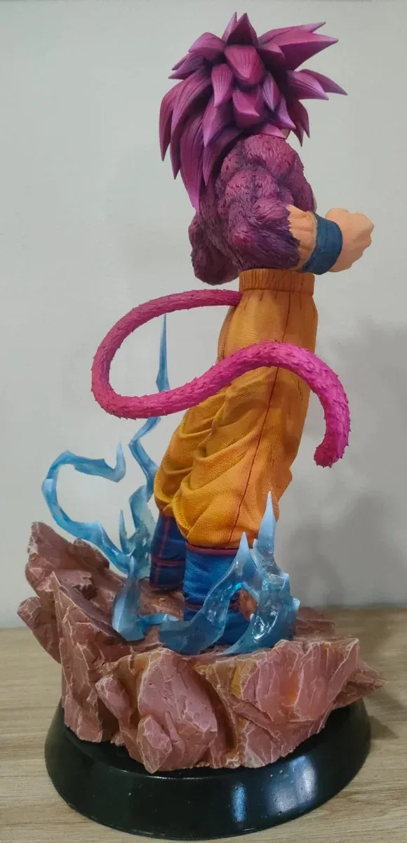 Figura Resina Goku SSJ4 Rosa