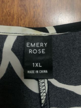 Blusa SHEIN negra y blanca talla XXXL