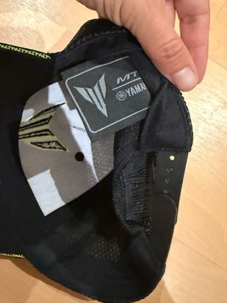 Gorra Yamaha MT Negra y Amarilla